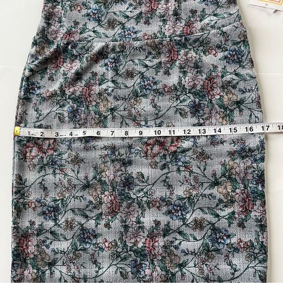 LulaRoe Cassie Floral Gray Pencil Skirt NWT Size M - Picture 9 of 11